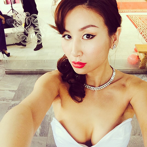 X-Түц продакшний Жүжигчин А.Туяагийн хагас нүцгэн сельфи